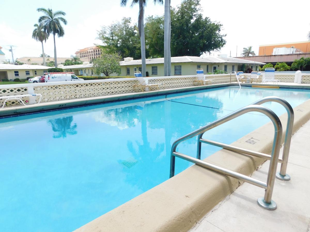 The Grove Beach Condominiums Delray Beach Exterior photo